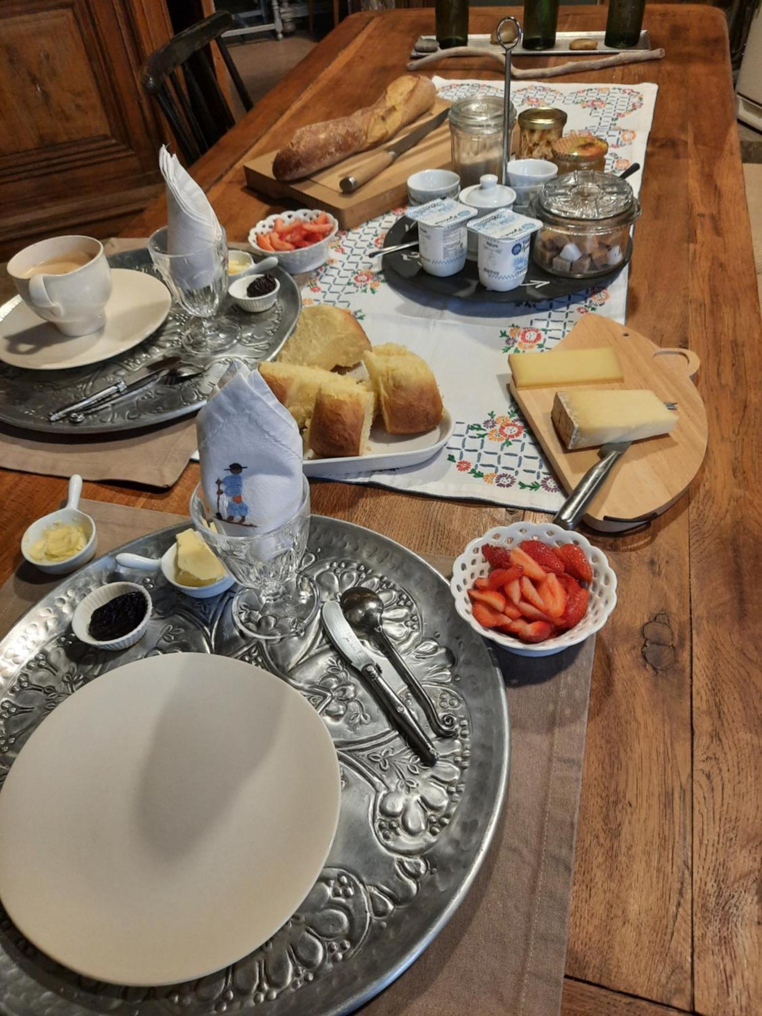 Bed and Breakfast Au Bonheur D'Alphonse Lusignan-Petit Exteriér fotografie