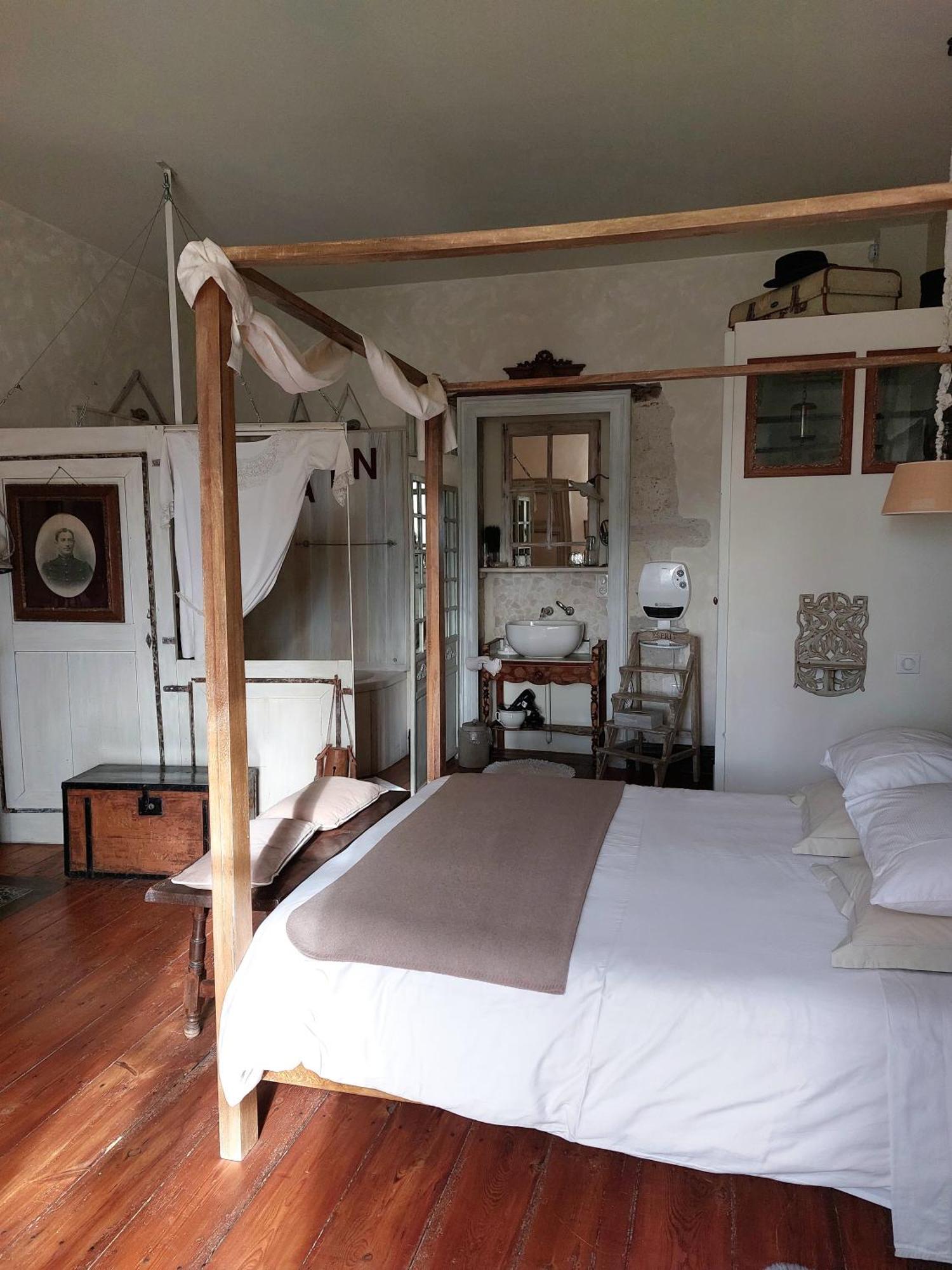 Bed and Breakfast Au Bonheur D'Alphonse Lusignan-Petit Exteriér fotografie