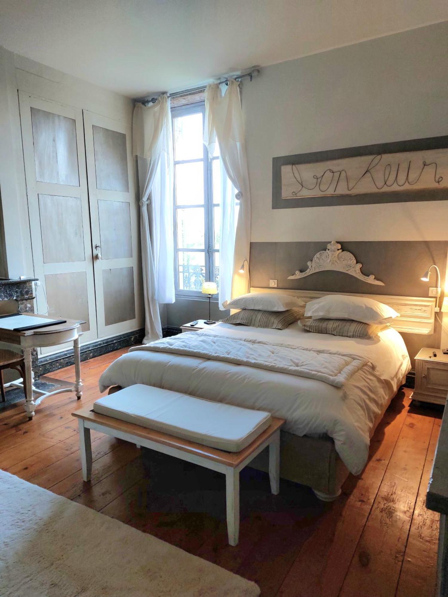 Bed and Breakfast Au Bonheur D'Alphonse Lusignan-Petit Exteriér fotografie