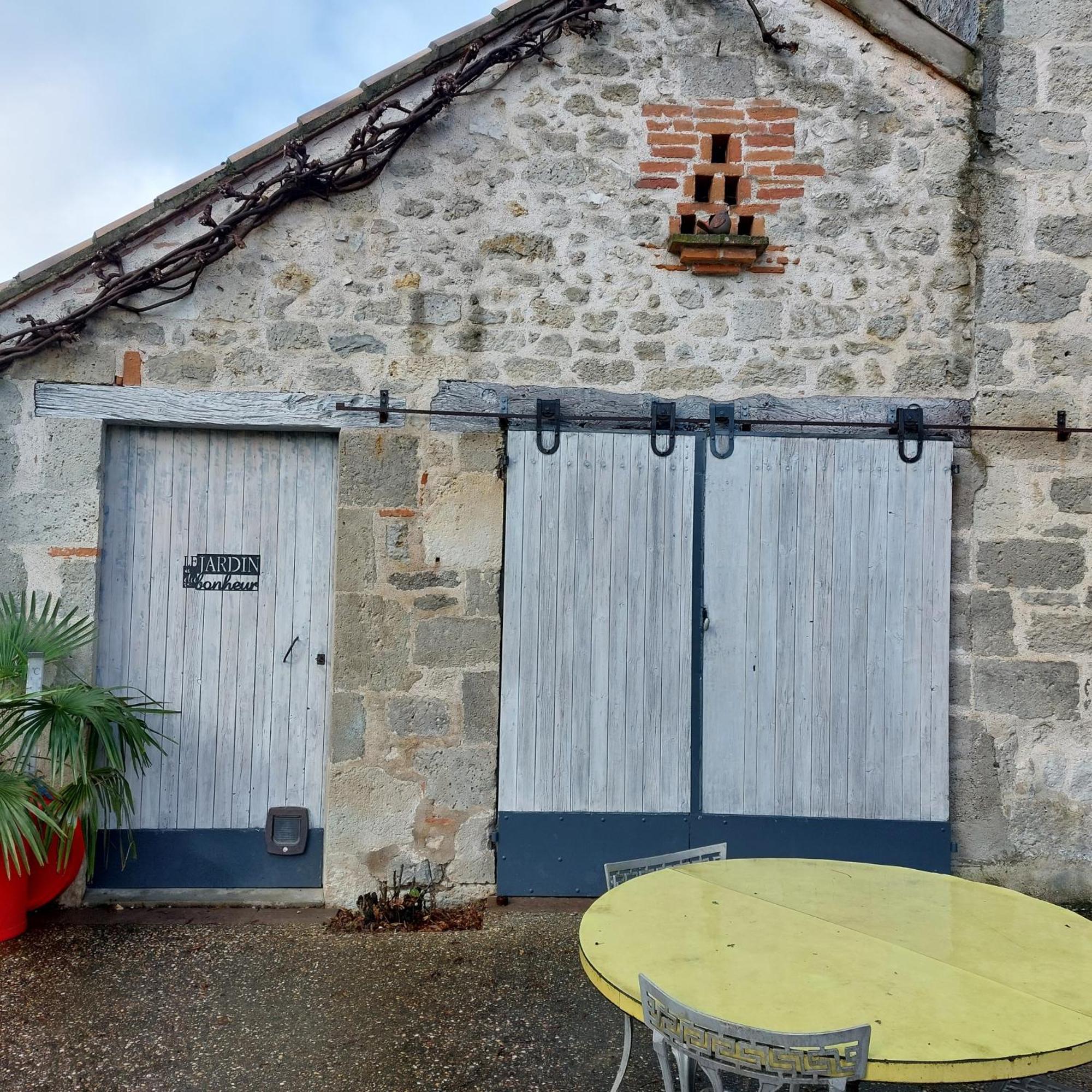 Bed and Breakfast Au Bonheur D'Alphonse Lusignan-Petit Exteriér fotografie